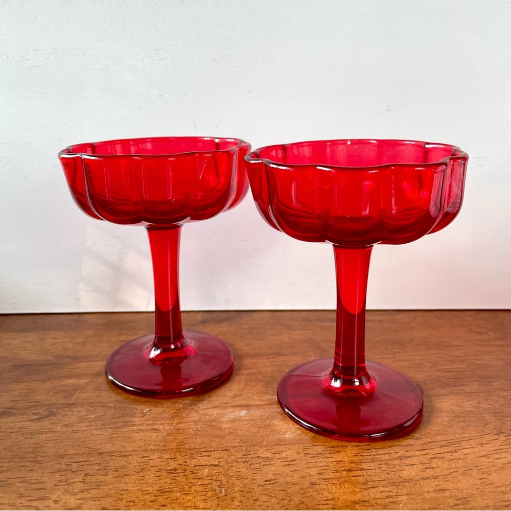 Set of 2 Bullseye's Playground 5.4 fl oz Glass Drinkware Red Coupe
